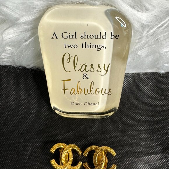 Chanel Vintage 24k Gold Plated Chanel CC Clip On Earrings with COA 3rd party - Picture 2 of 10